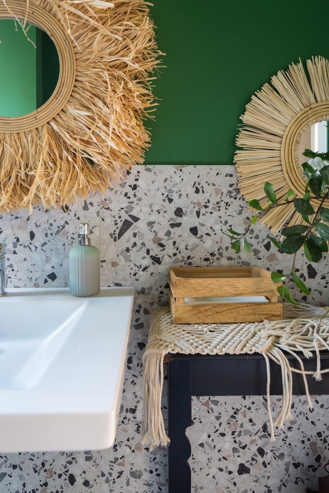 archventil_interior_design_architettura_parrucchiere_negozio_milano_italia_viale_doria_100_atmosfera_domestica_accogliente_stanze_elementi_funzionali_tenda_verde_marmo_dolce&gabbana_siciliana_Sebastiano_Attardo_Privé