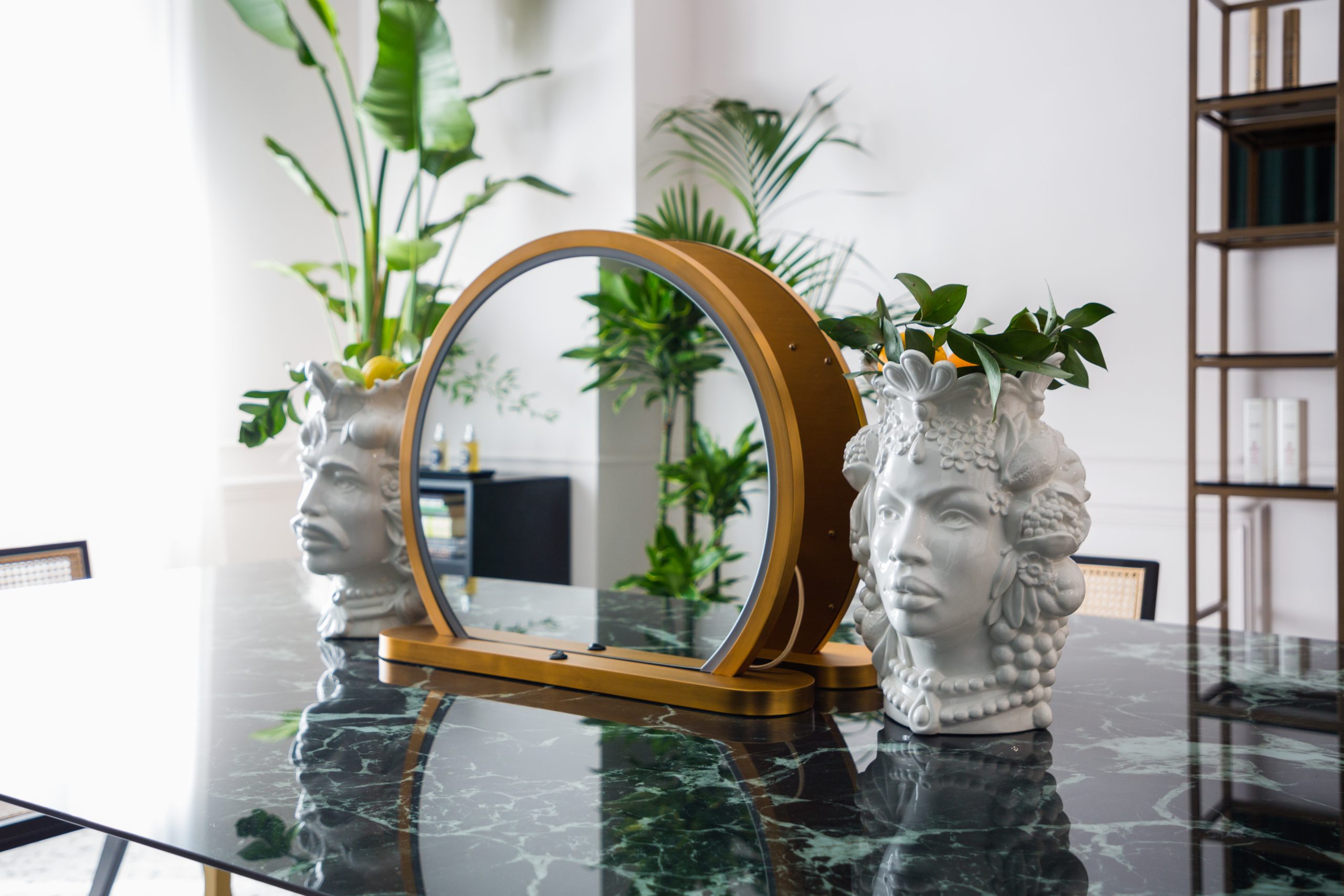 archventil_interior_design_architettura_parrucchiere_negozio_milano_italia_viale_doria_100_atmosfera_domestica_accogliente_stanze_elementi_funzionali_tenda_verde_marmo_dolce&gabbana_siciliana_Sebastiano_Attardo_Privé