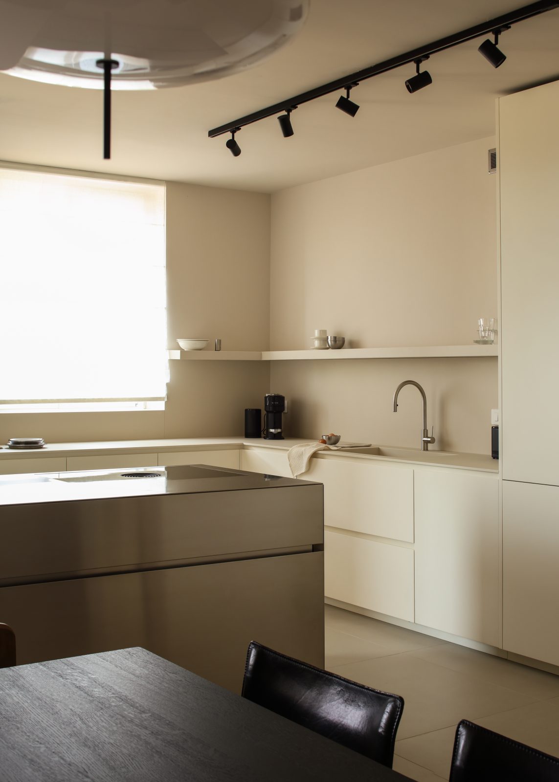 _archventil_interior_design_ nuova_costruzione_milano_volta_appartamento_minimal_bianco_pulito_lineare