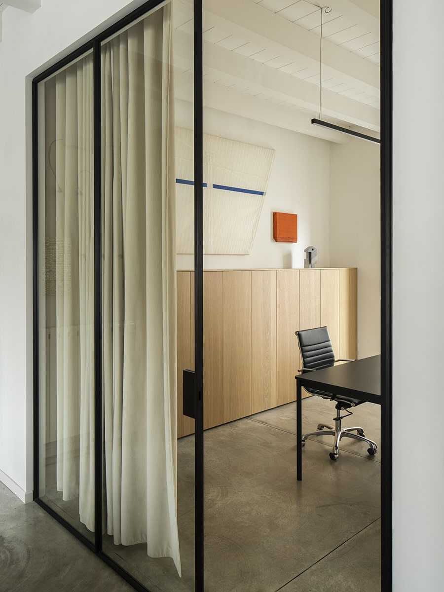 _archventil_interior_design_commerciale_ufficio_showroom_studio_milano_vico_sant'ambrogio_headquarter_colore_cucina_terrazzo_dexelance_binova_marmo_forbo_muuto_saba_liujoliving_ton_miniforms_jab_qooker_lacividina_axolight_marazzi_garofoli_lampex_peter_frey