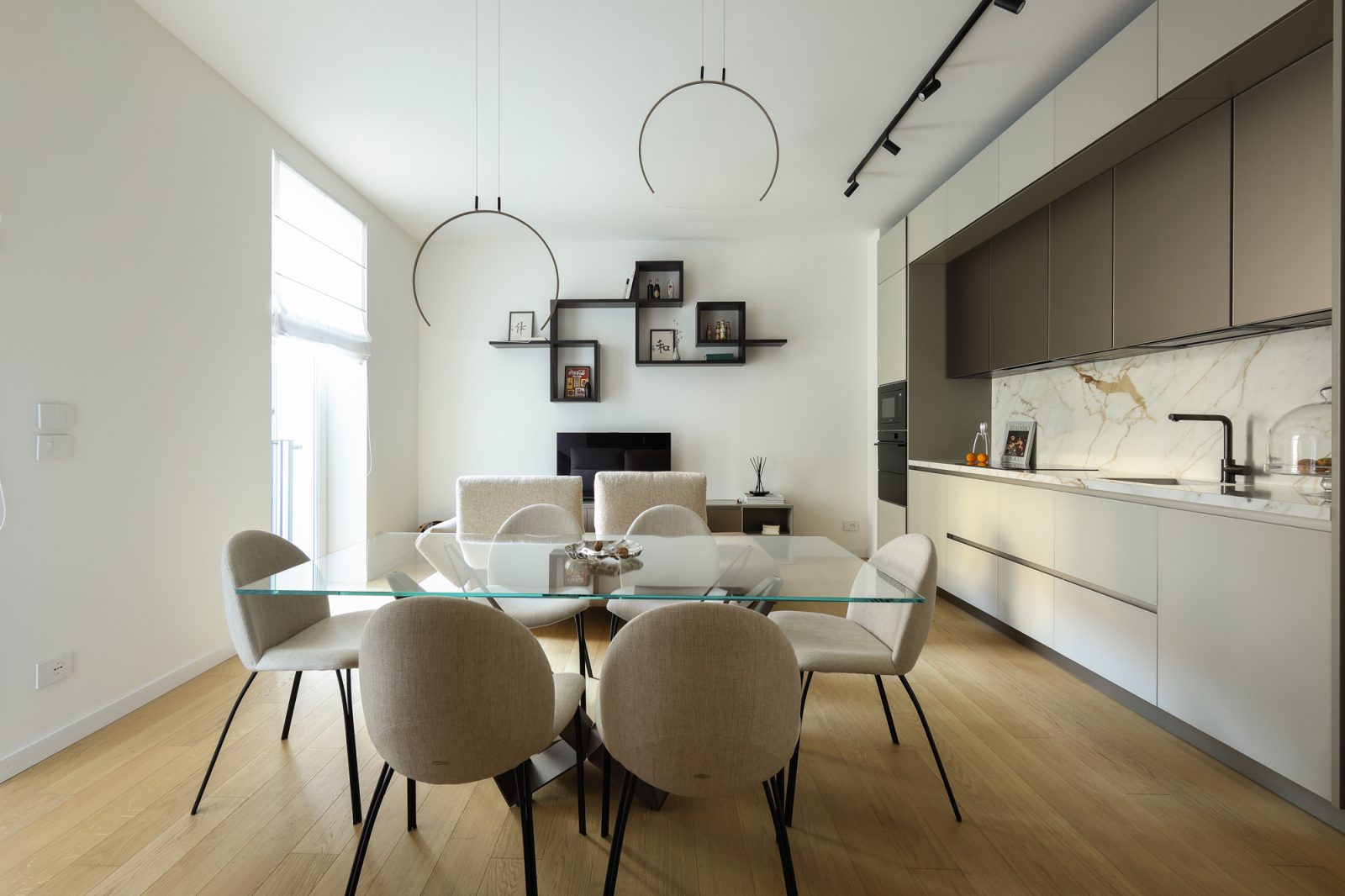 archventil_interior_design_architettura_residenziale_appartamento_milano_italia_petrella_ptr_65_luminoso_eleganza_lampadari_bianco_open_space_morbide_dettagli_moderni_polifunzionale_future