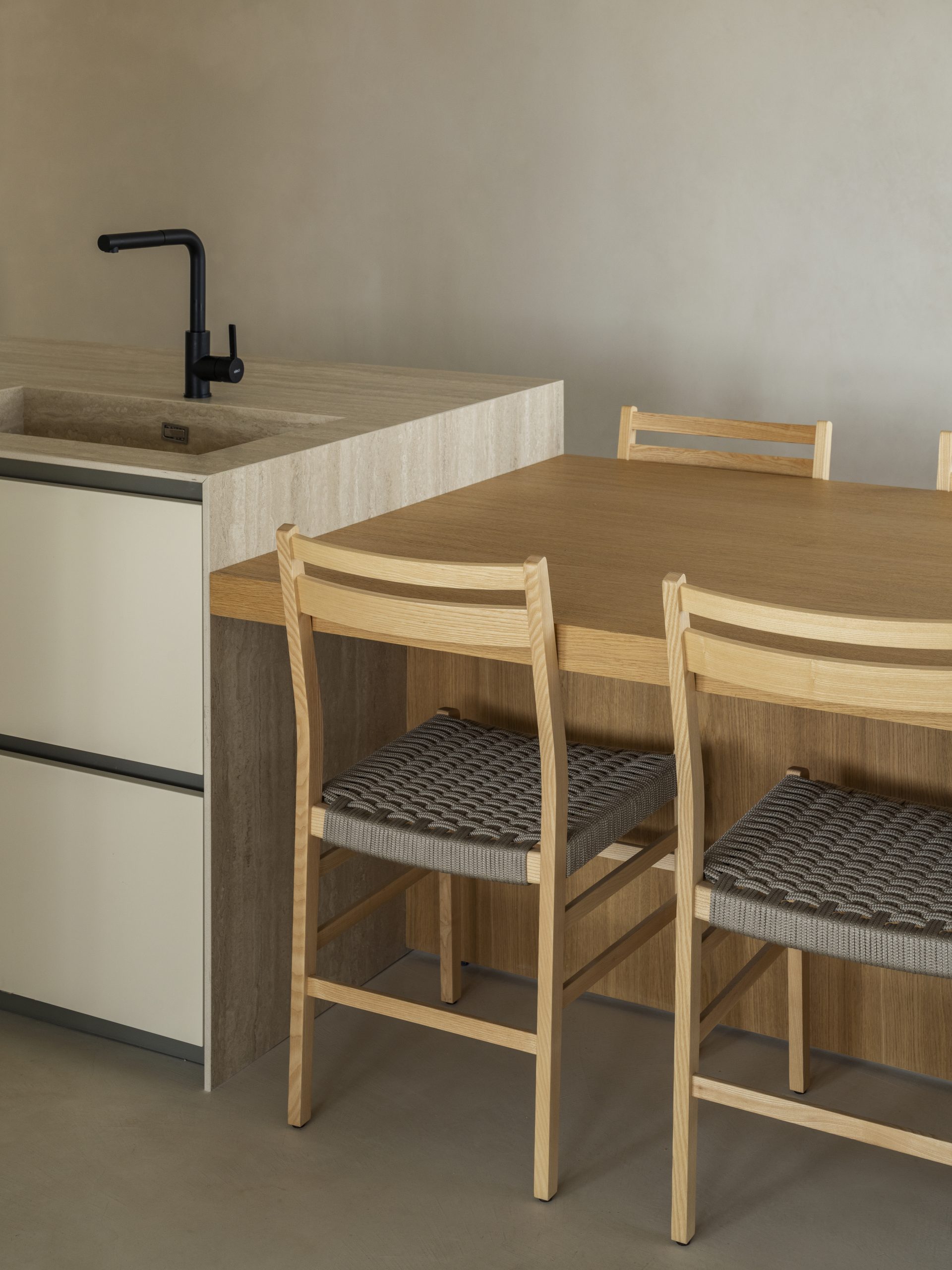 archventil_interior_design_soiano_villa_lago_di_garda_italia_residenziale_coppia_internazionale_400_350_ristruttazione_zona_giorno_zona_notte_spa_piscina_interna_effetto_marmo_bambini