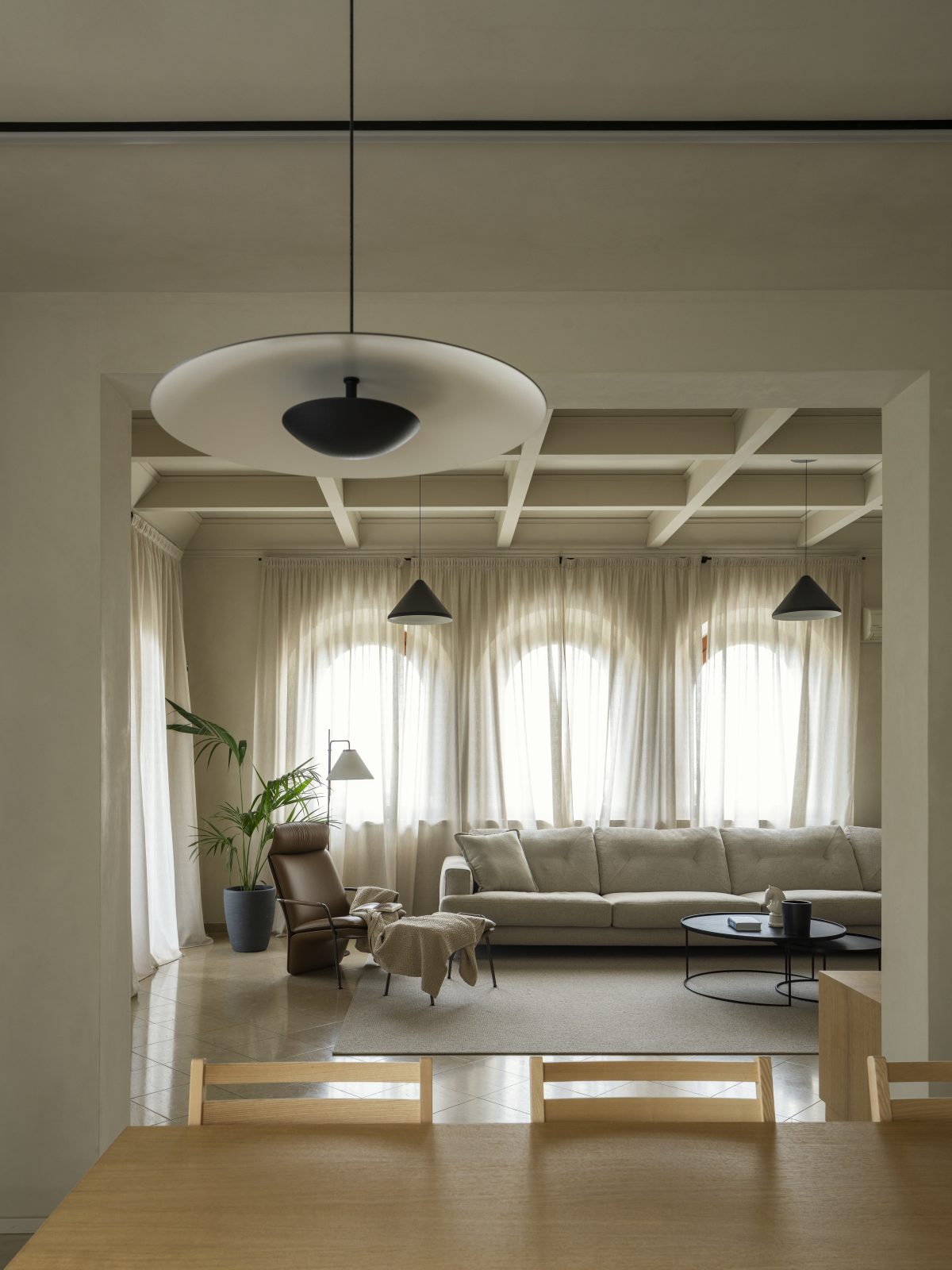 archventil_interior_design_soiano_villa_lago_di_garda_italia_residenziale_coppia_internazionale_400_350_ristruttazione_zona_giorno_zona_notte_spa_piscina_interna_effetto_marmo_bambini