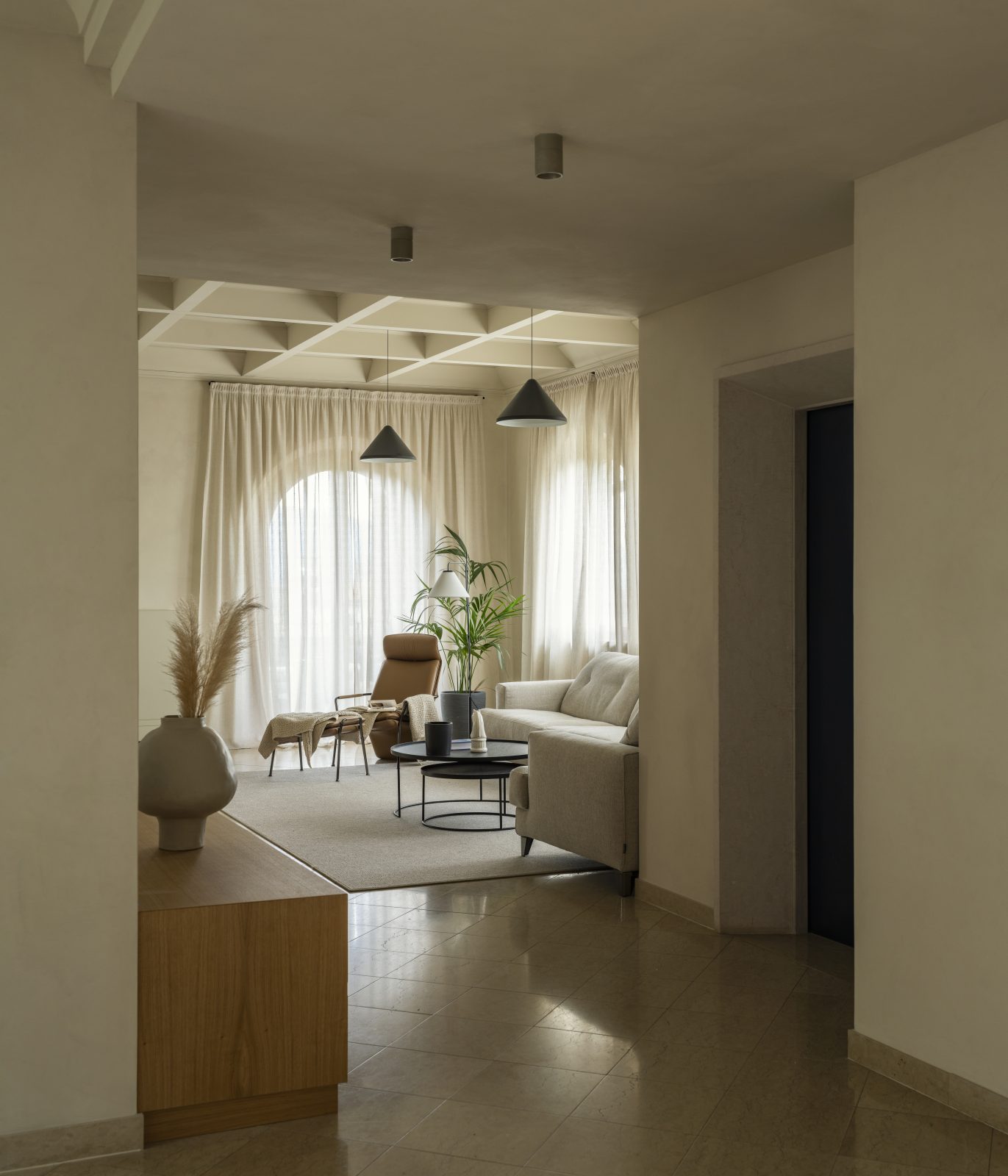 archventil_interior_design_soiano_villa_lago_di_garda_italia_residenziale_coppia_internazionale_400_350_ristruttazione_zona_giorno_zona_notte_spa_piscina_interna_effetto_marmo_bambini