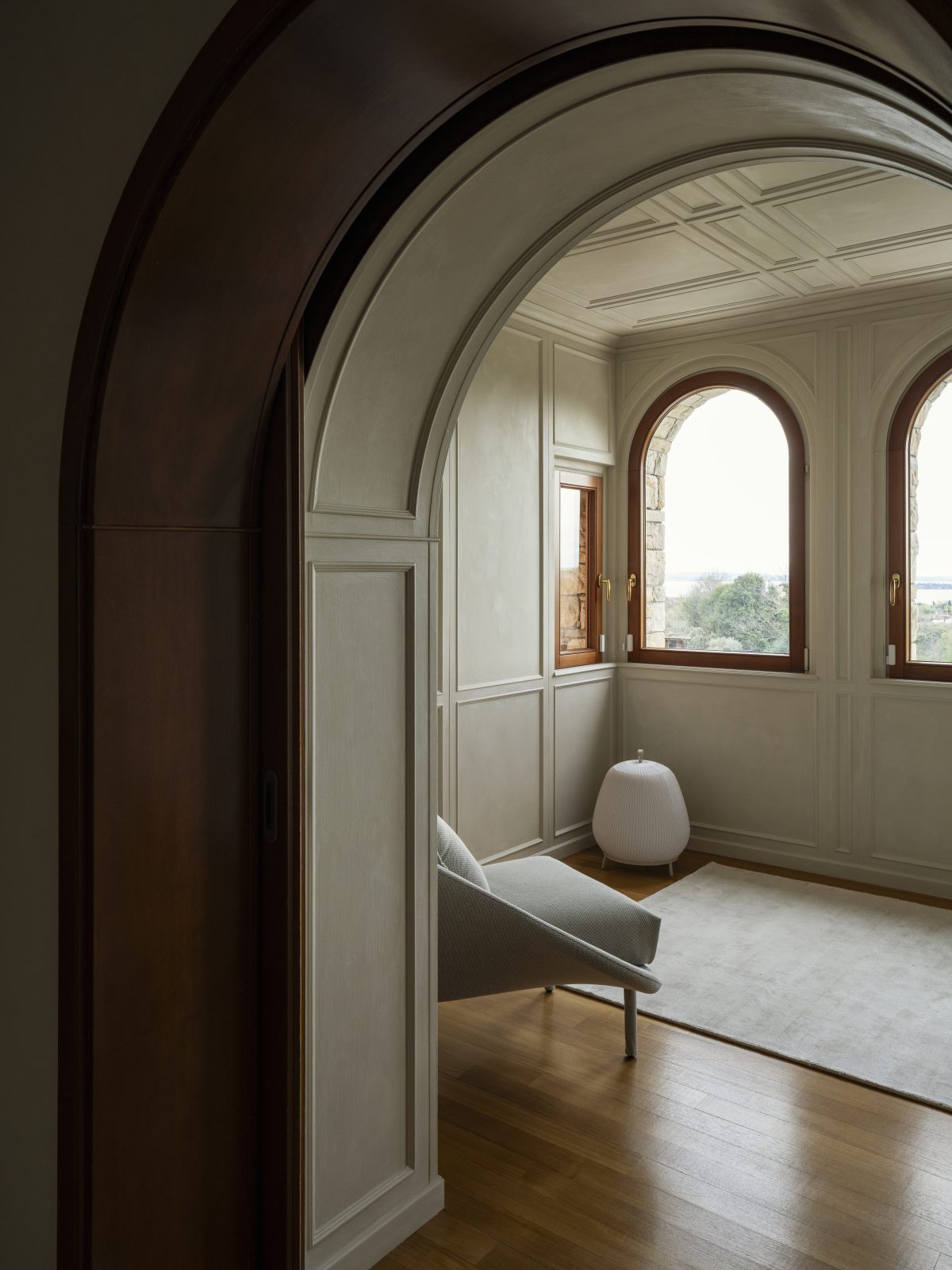 archventil_interior_design_soiano_villa_lago_di_garda_italia_residenziale_coppia_internazionale_400_350_ristruttazione_zona_giorno_zona_notte_spa_piscina_interna_effetto_marmo_bambini