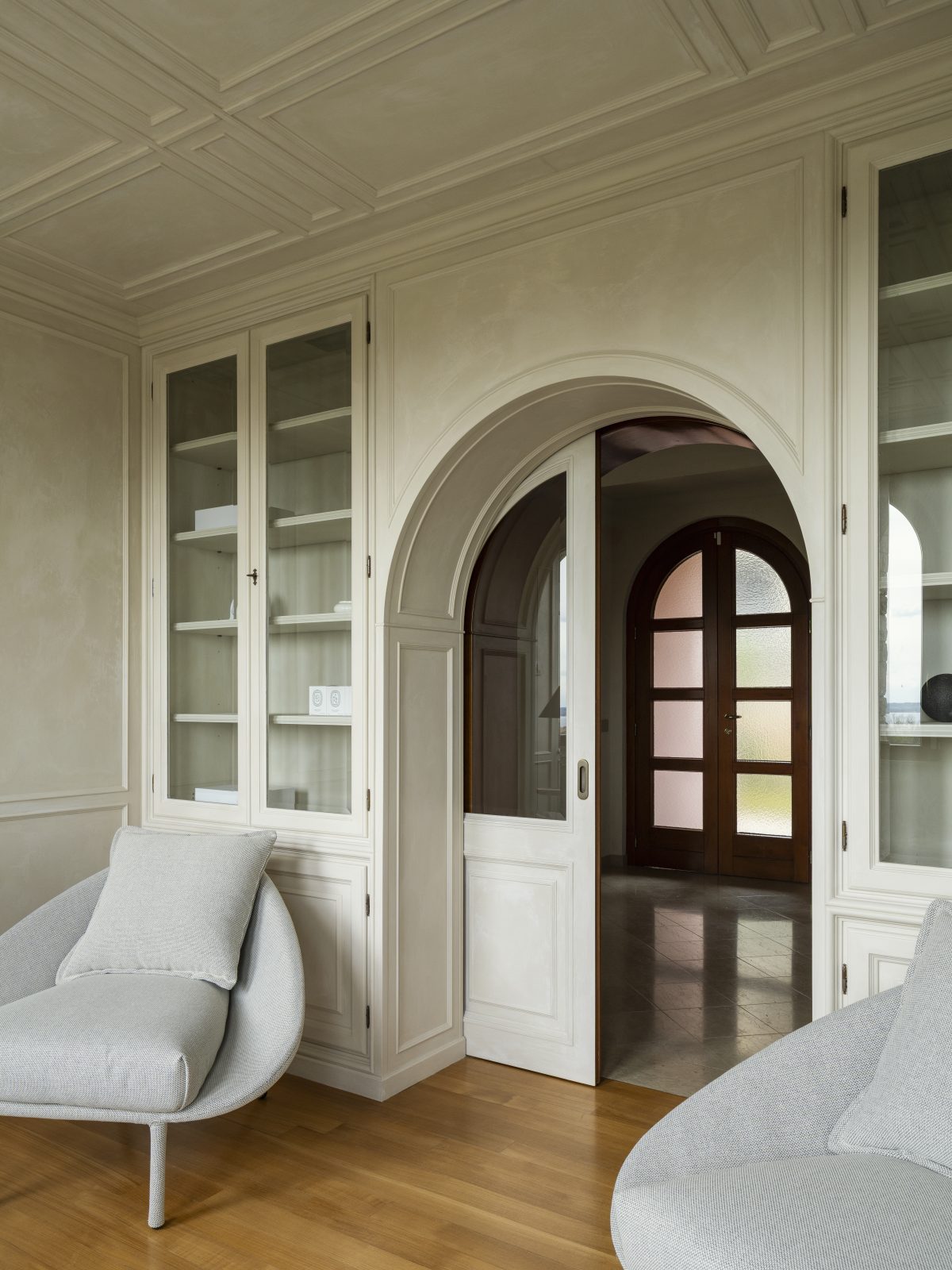 archventil_interior_design_soiano_villa_lago_di_garda_italia_residenziale_coppia_internazionale_400_350_ristruttazione_zona_giorno_zona_notte_spa_piscina_interna_effetto_marmo_bambini
