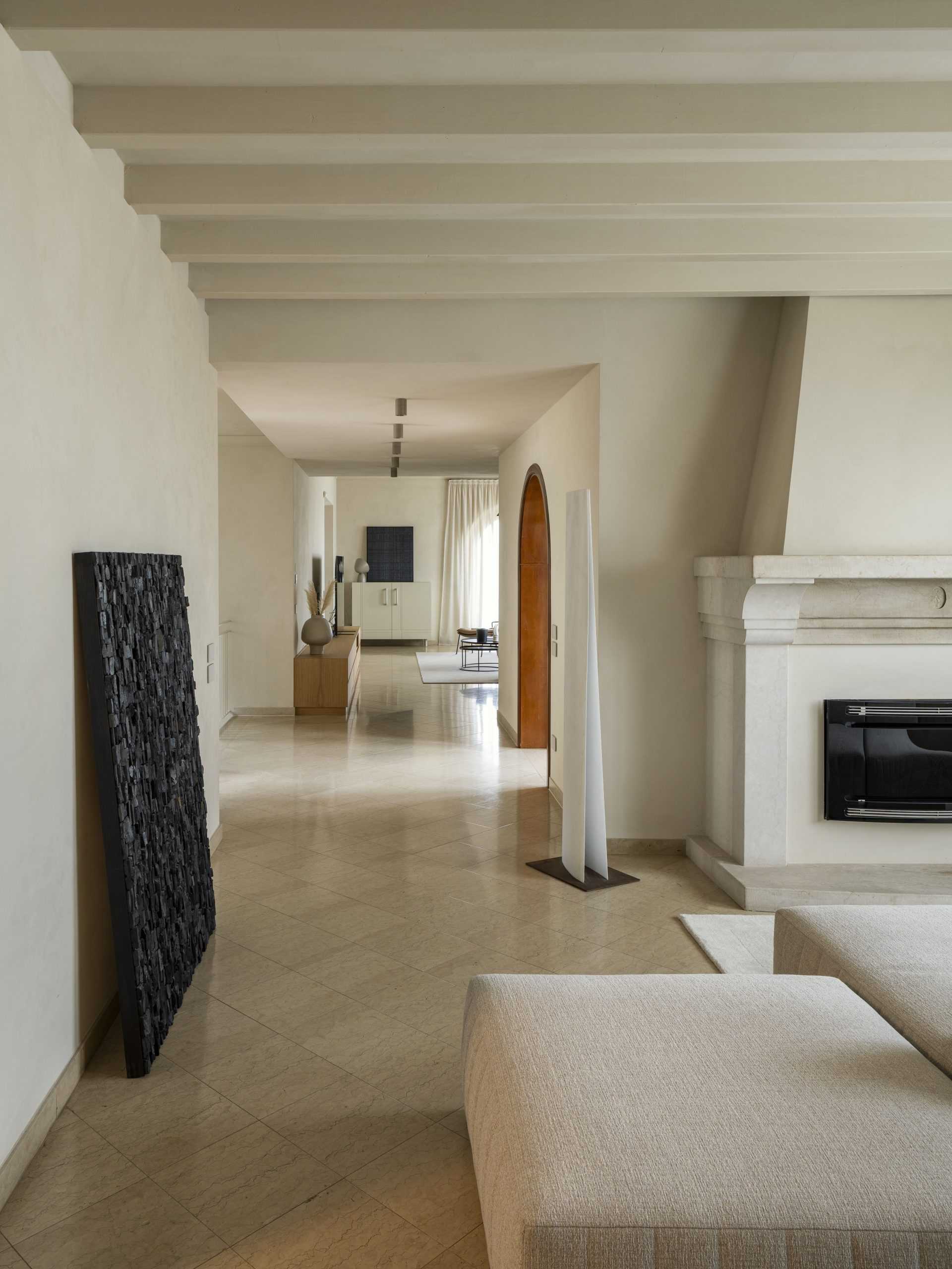 archventil_interior_design_soiano_villa_lago_di_garda_italia_residenziale_coppia_internazionale_400_350_ristruttazione_zona_giorno_zona_notte_spa_piscina_interna_effetto_marmo_bambini
